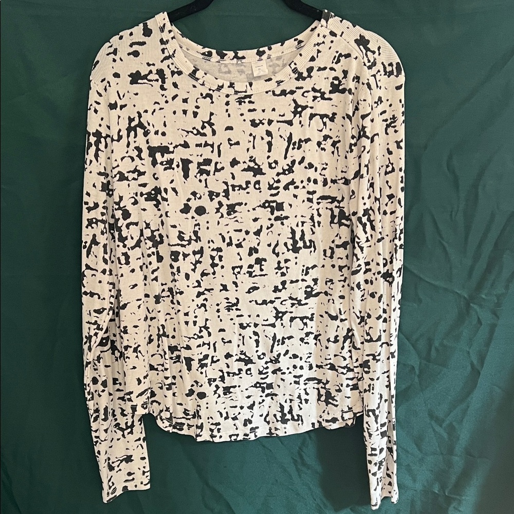 Old Navy Black and White Patterned Blouse
